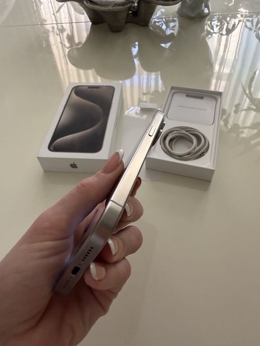 Продам iPhone 15 Pro Max 256 GB, цвет Natural Titanium