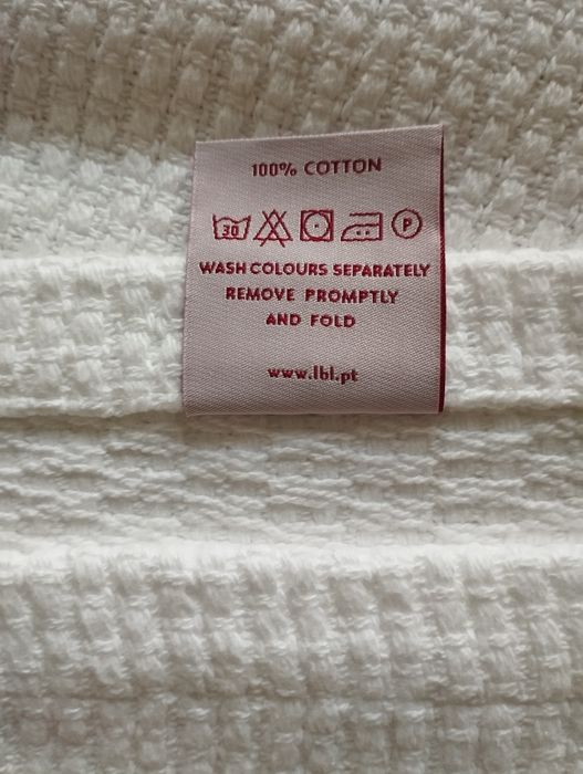 Narzuta na łóżko biała nowa