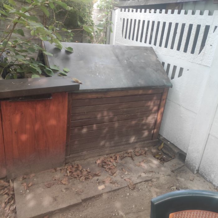 Sprzedam budę dla psa.