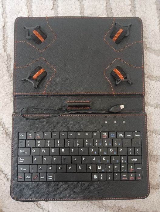 Etui na tablet z klawiaturą