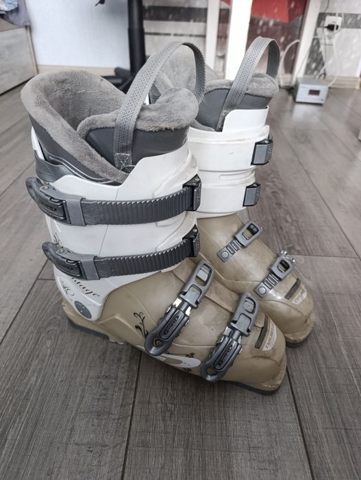 Лижні черевики жіночі