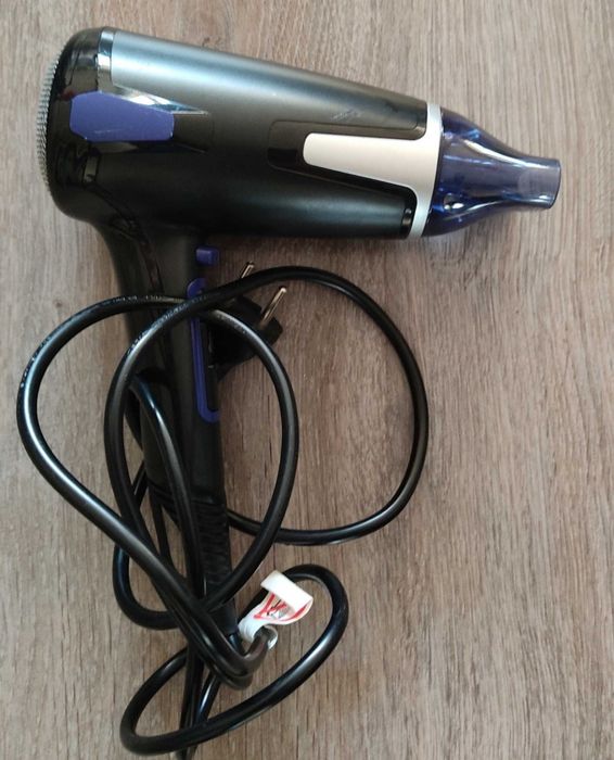 Фен "Rowenta moveling ionic 2300" на запчастини!