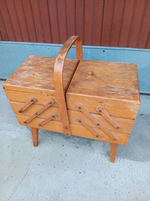 Przybornik krawiecki drewniany