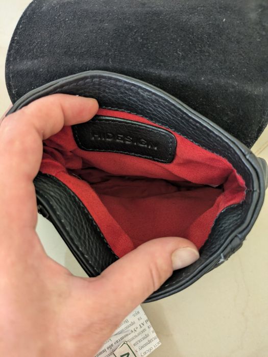 Продам невелику шкіряну фірмову сумочку.