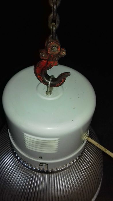 4 Lindos e grandes candeeiros industriais