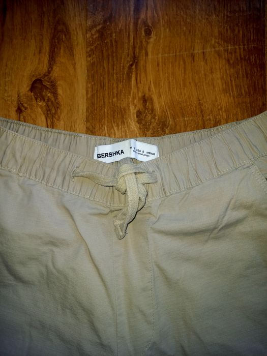Spodnie Bershka 36 S cargo bojówki kremowe szerokie nogawki