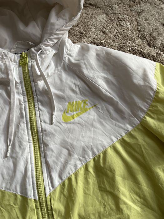 Курточка ветровка  Nike
