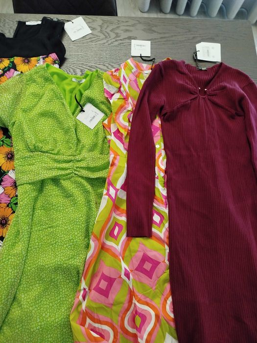 10 vestidos novos de marca 22.50€...