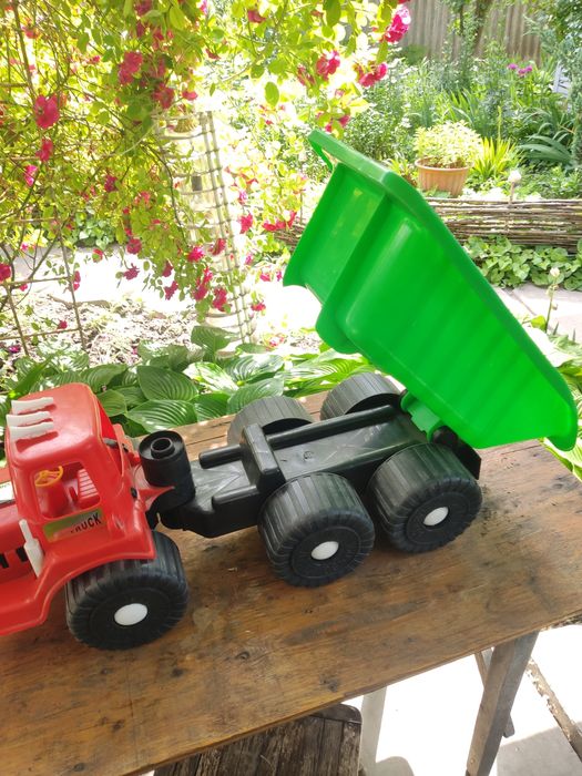 Продам большую детскую машину