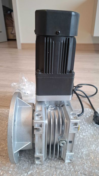 Motoreduktor Technix, przekladnia ślimakowa