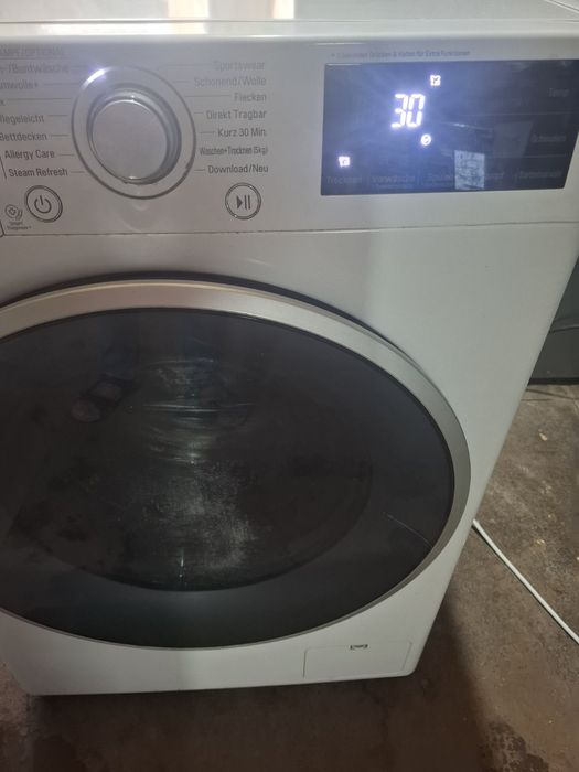 Стиральная машина, стиралка с сушилкой LG, 8/5 кг в идеальном состояни
