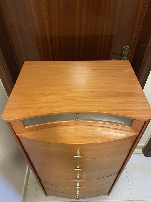 Cómoda com 7 gavetas