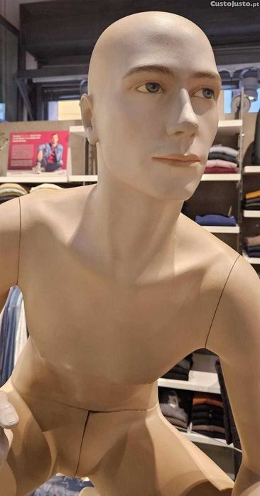 Manequins homem posição invulgar