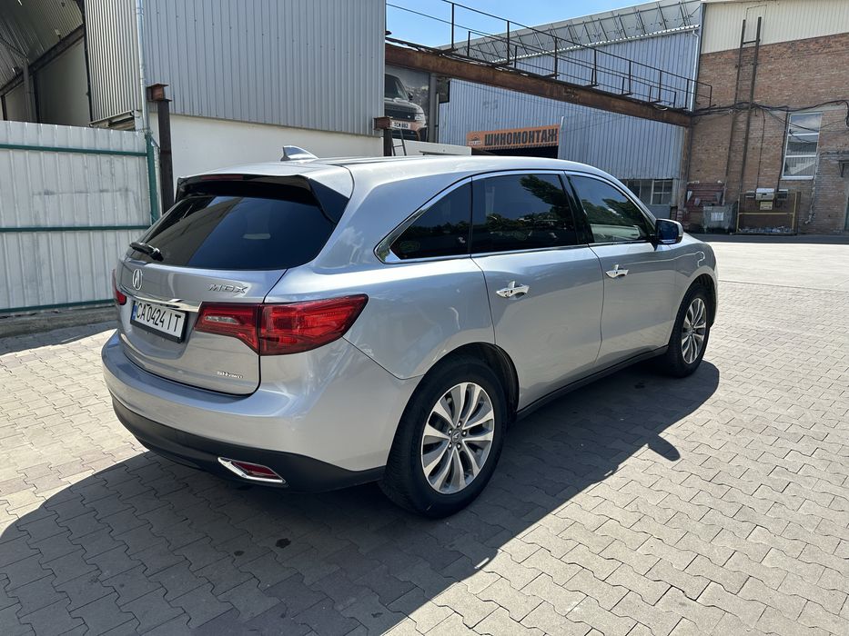 Acura MDX 2015 р, крутий сімейний кросовер