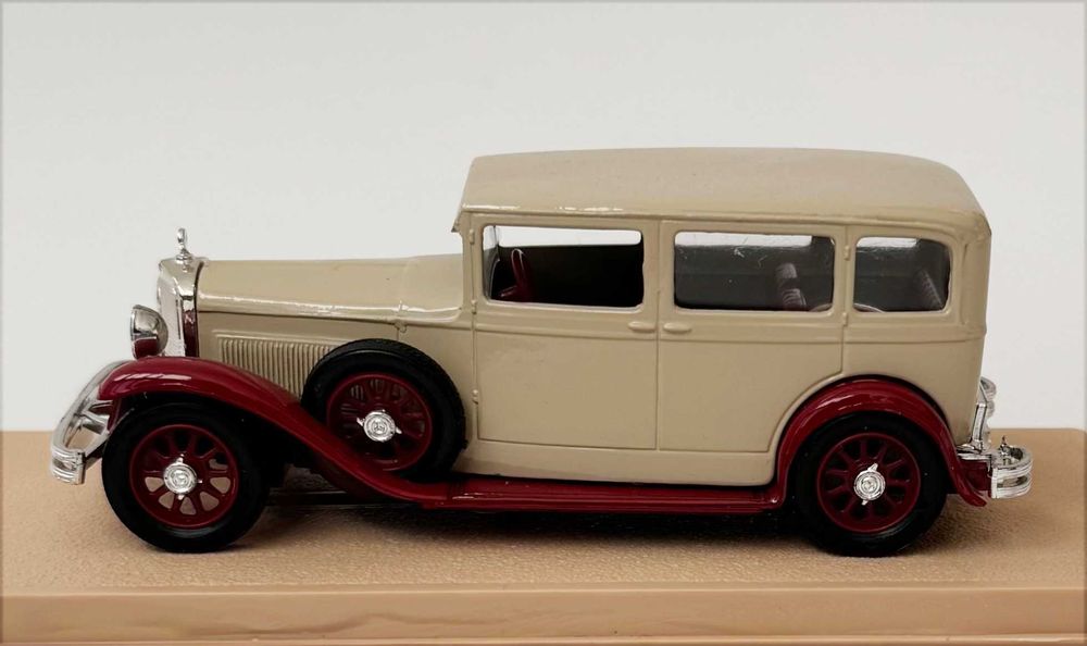 Eligor_MERCEDES BENZ 1929 Limousine “Nurburg”. Ref. 1043 Escala 1/43. Completo, como novo.