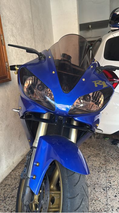 Yamaha R1 de 2000 em estado irrepreensivel