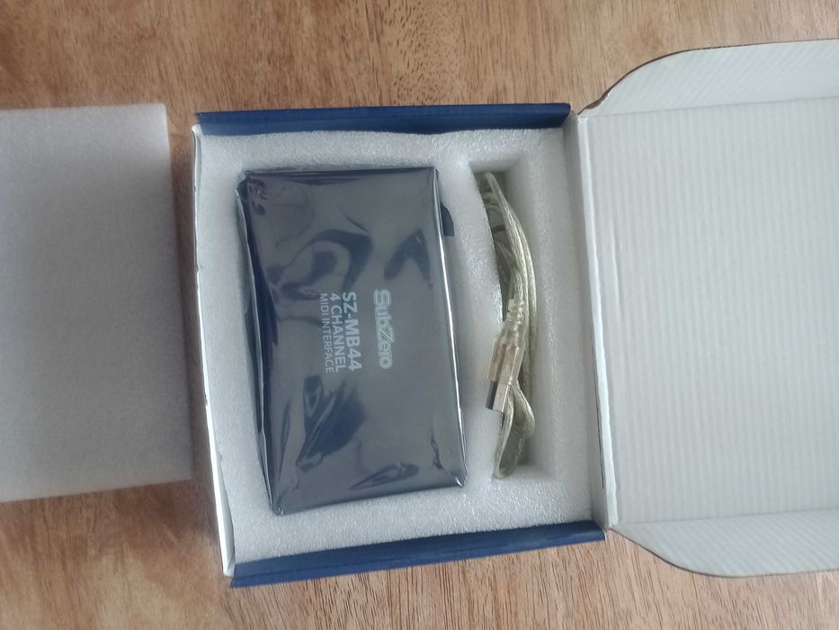 SubZero Interfejs MIDI 4x4 SZ-MB44