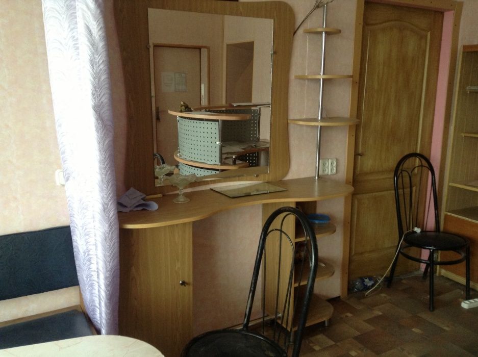 Продам недорого мебель для салона (мойка, место модельера и маникюра)