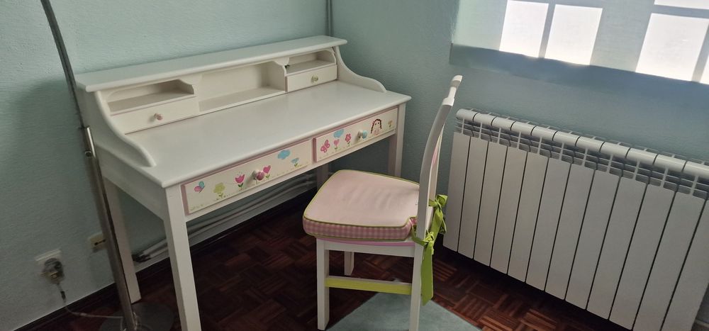 Vende-se escrevaninha infantil