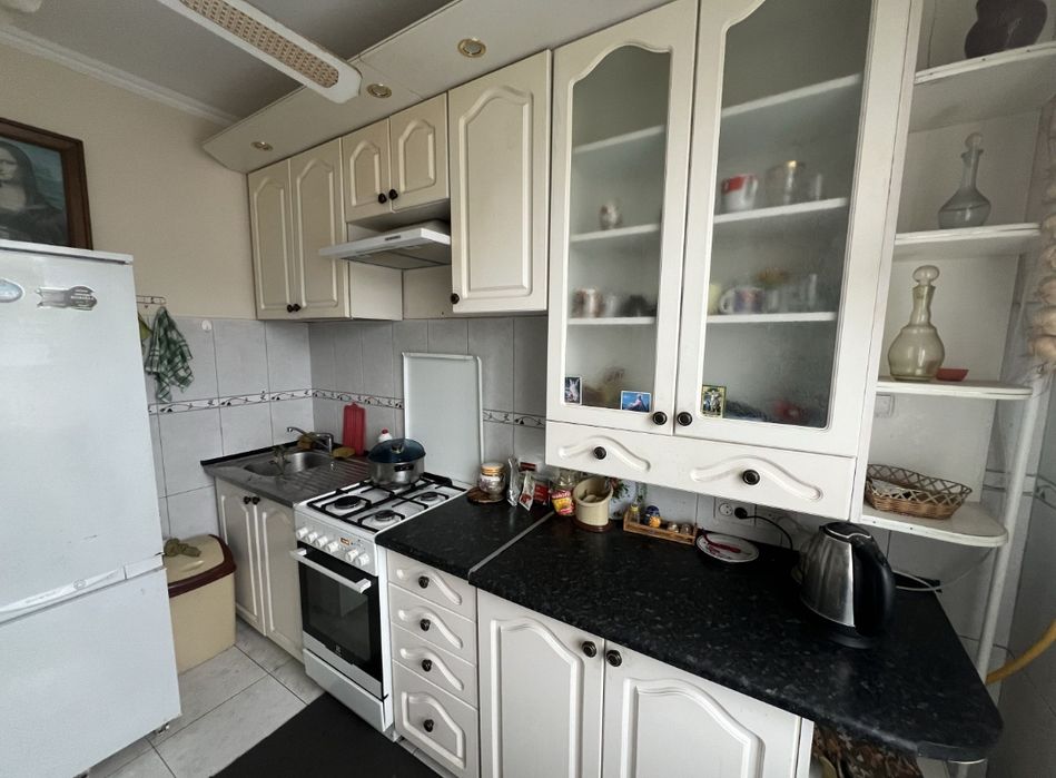 Продам ГАРНУ квартиру ДРУГИЙ поверх