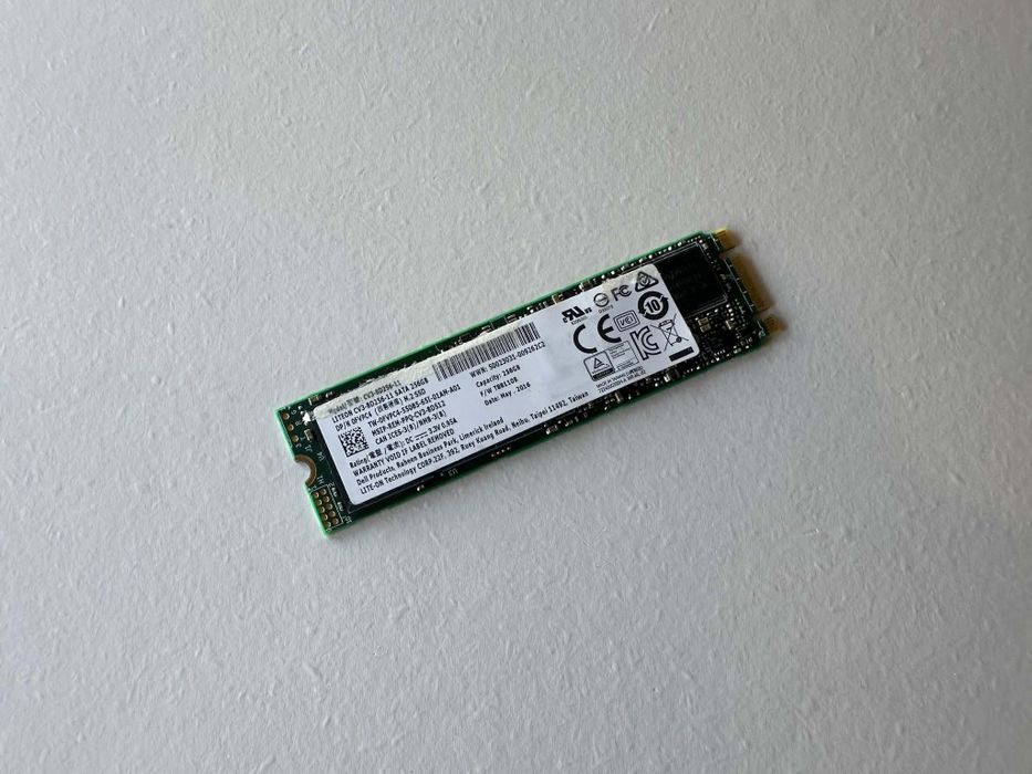 Vários NVMe e SSD
