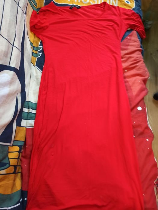 Czerwona długa sukienka