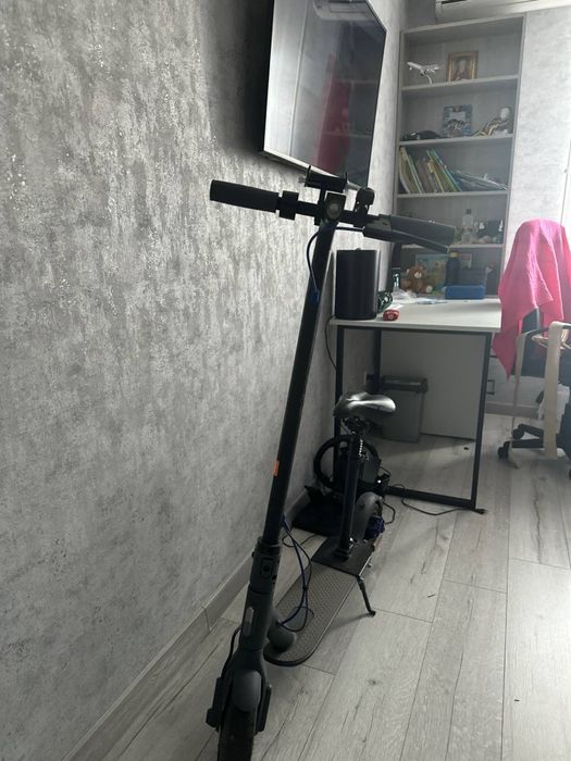 Продам срочно електросамокат xiaomi electric scooter 3 black