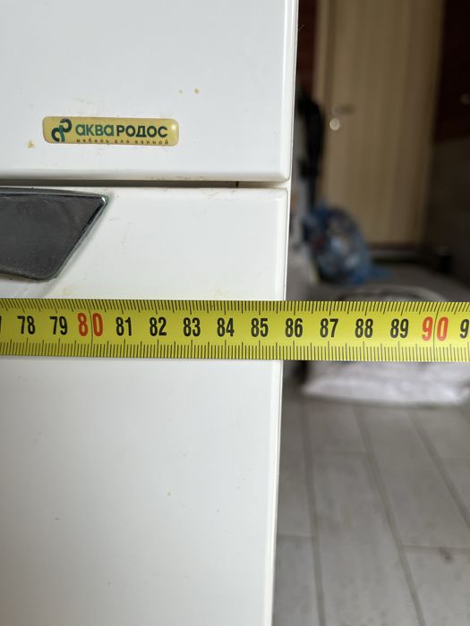 Умивальник з тумбою, краном