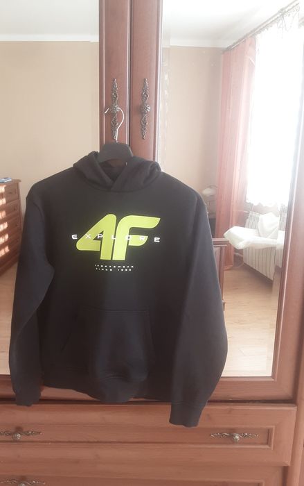 Bluza chłopięca kangurka 4F ciepla( na zimę, jesień)r.164 Stan idealny