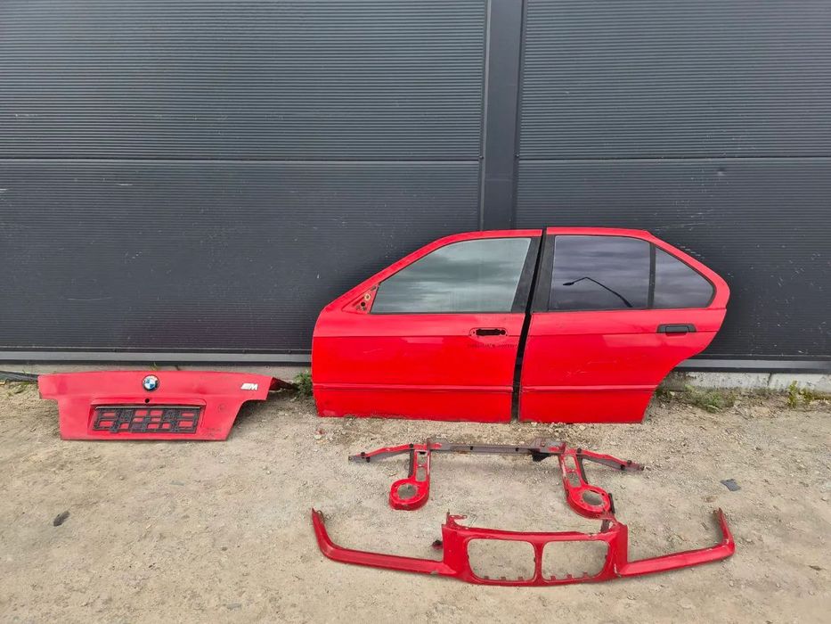 DRZWI PRZEDNIE TYLNE PRAWE CZERWONE BMW E36
