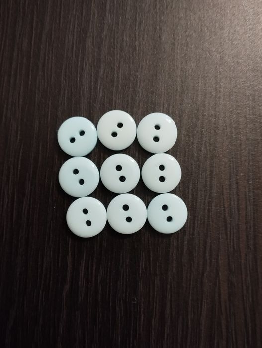 Guziki jasno zielone 9 sztuk