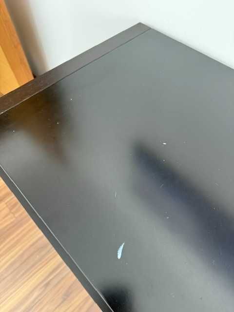 Quarto em preto/wengue (Cama, cómoda, mesas de cabeceira)