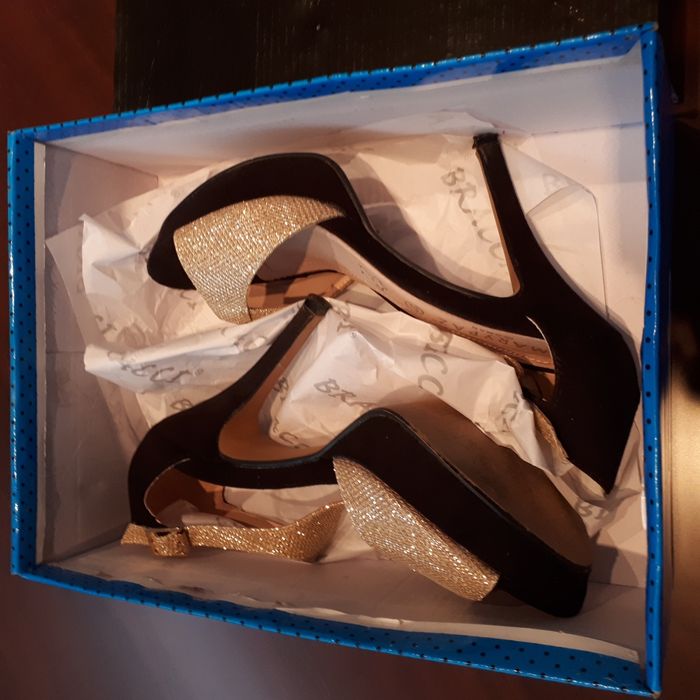Sapato de senhora salto alto