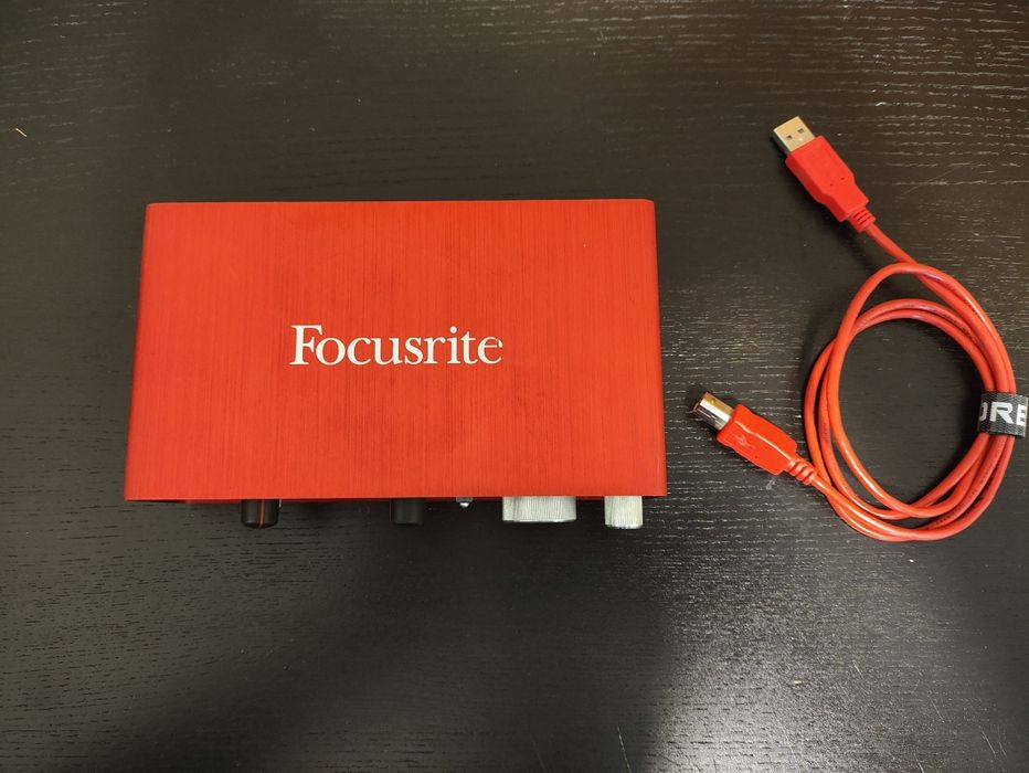 Kit Home Studio Focusrite Scarlett 2i2 + Microfone Condensador + Cabo XLR