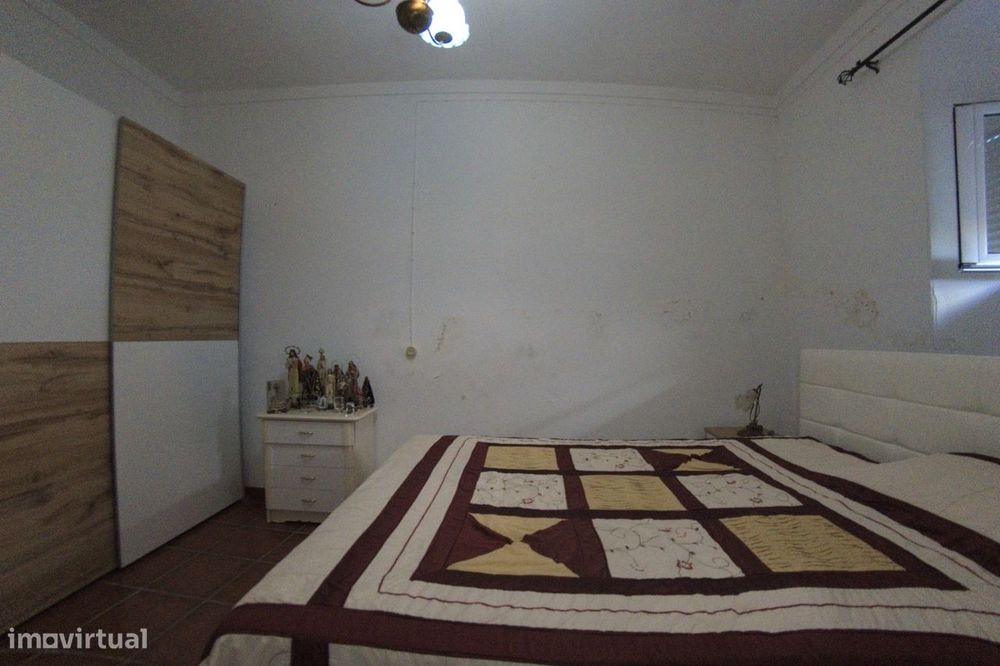 Moradia Térrea com terraço em Moura