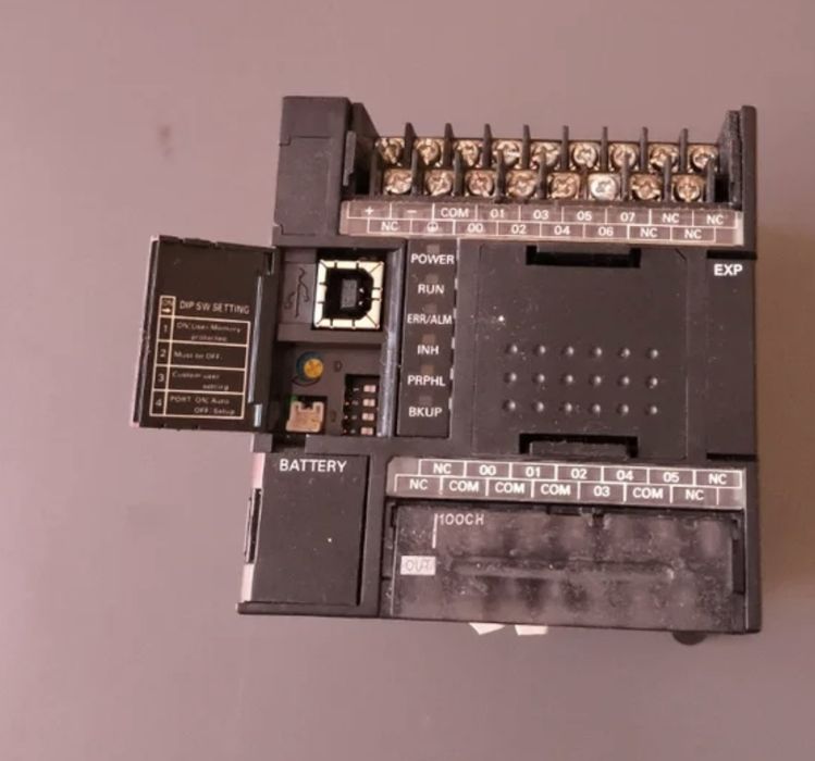 PLC Omron CP1L-M