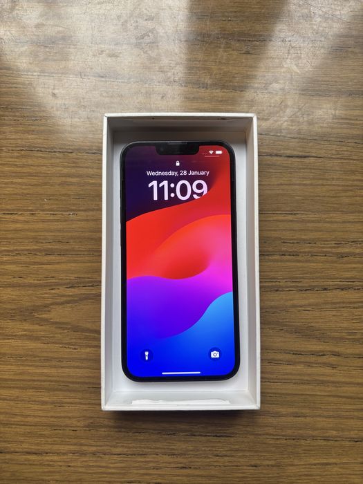 Iphone 13: bateria em excelente estado, capa e carregadores incluídos
