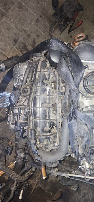 Дросельна заслонка впускний колектор vw passat b6 2.0tfsi  06F133062J