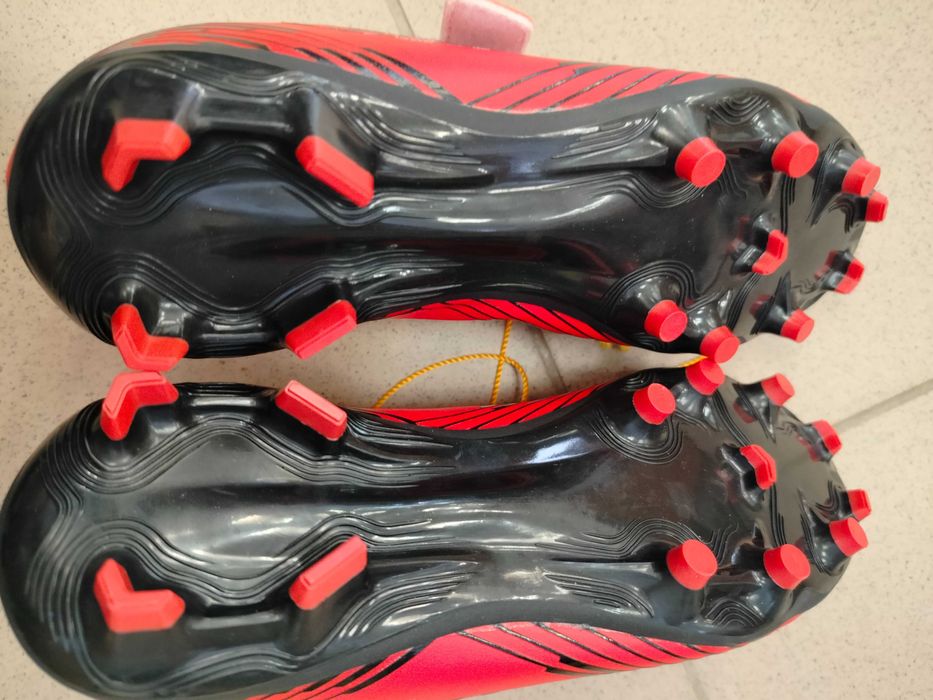 Buty sportowe piłkarskie korki r 38 dł. wkładki 24,5 cm