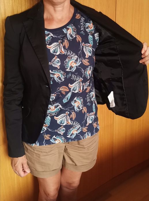 Blazer de mulher preto usado