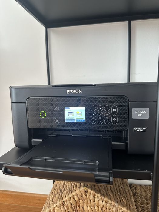 Impressora Epson XP-4200 series como nova + tinteiro preto quase cheio. Entrega em maos em Lisboa e outras zonas país