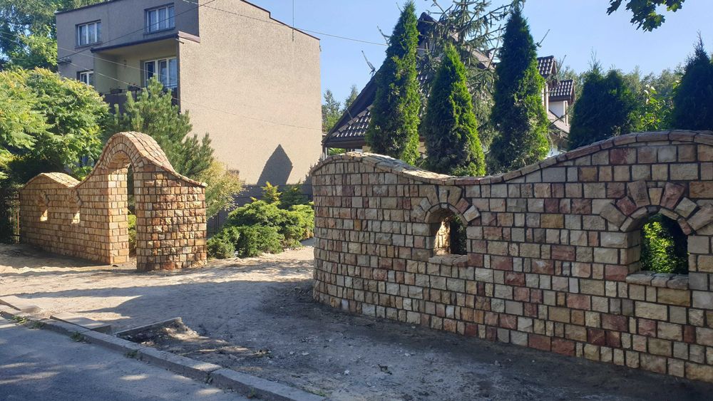 kamienny płot ogrodzenie z kamienia taras schody