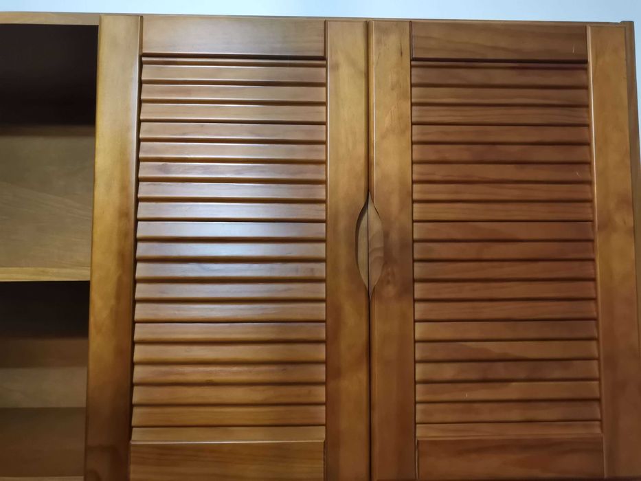 Estúdio com cama de solteiro e gavetão