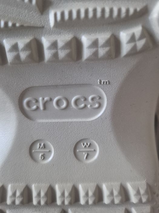 Crocs нові          .