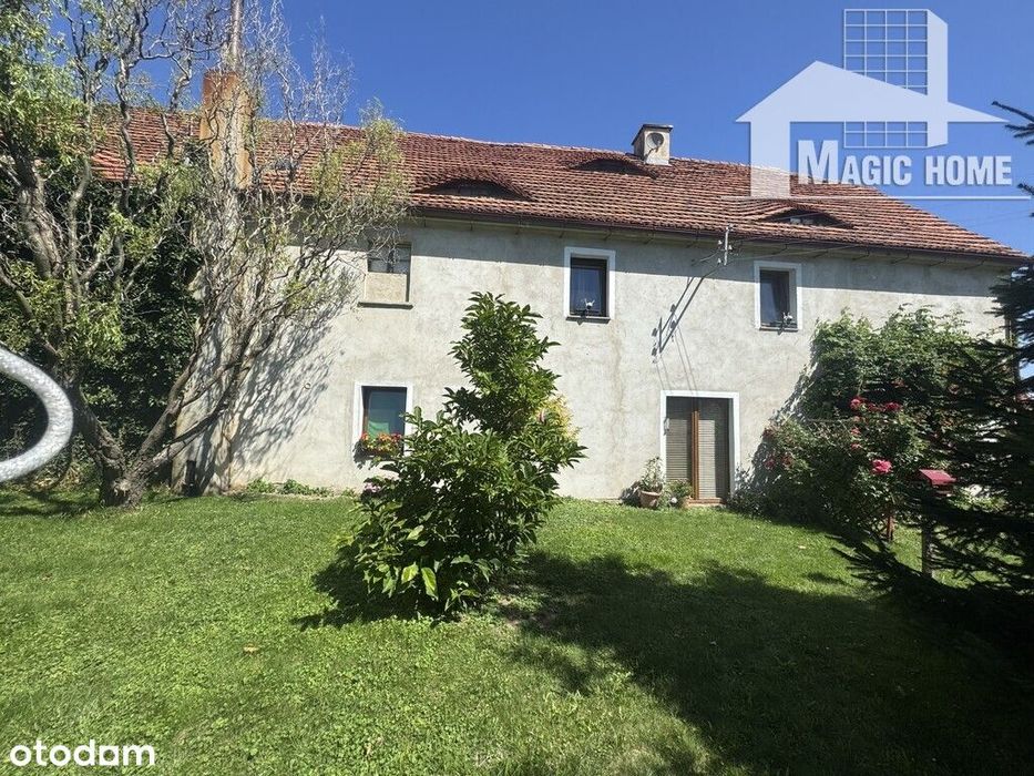 Dom dwupiętrowy z pomieszczeniami gospodarczymi