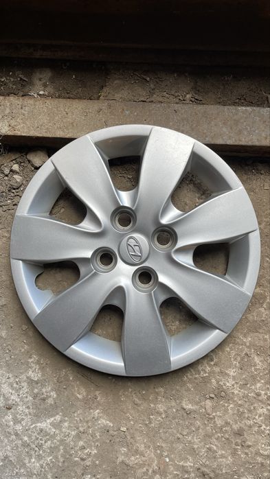 Продам колпак на Hyundai Accent