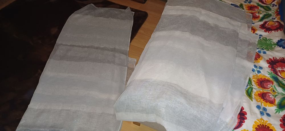 szaro białe zasłony lekkie przeswitujace