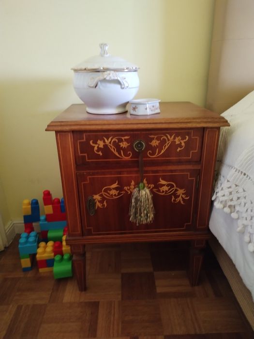 2 mesinhas de cabeceira, o conjunto, em bom estado