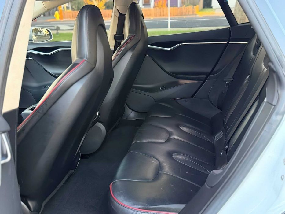 Tesla Model S Performance      2013