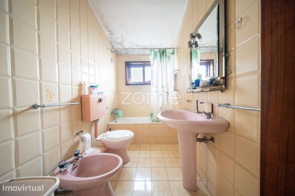Moradia T4 com amplas áreas e elevado potencial em Mancelos